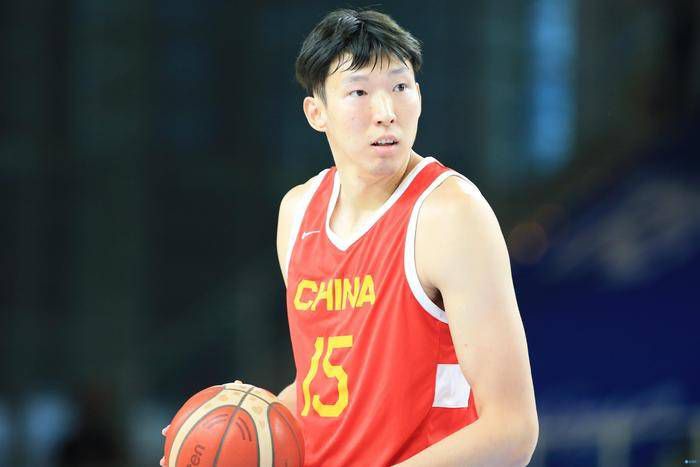 格伦·克洛斯、莎拉·保罗森、泰亚娜·泰勒、金·卡戴珊、妮.这回真的在巴黎!