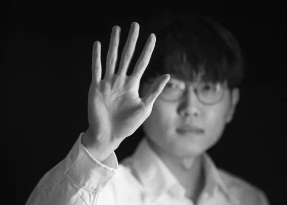 《闪电侠》导演公布女超人战袍Logo 2021-06-20 超级英雄集结！